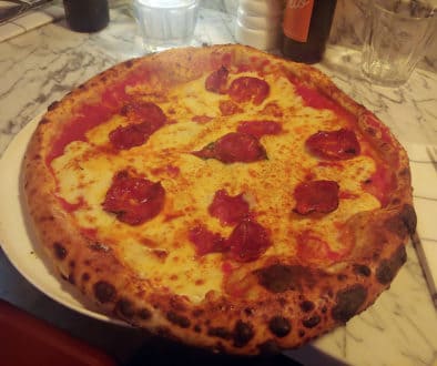 GINAS - Pizza mit Salsicia - Pizzaofen aus Neapel